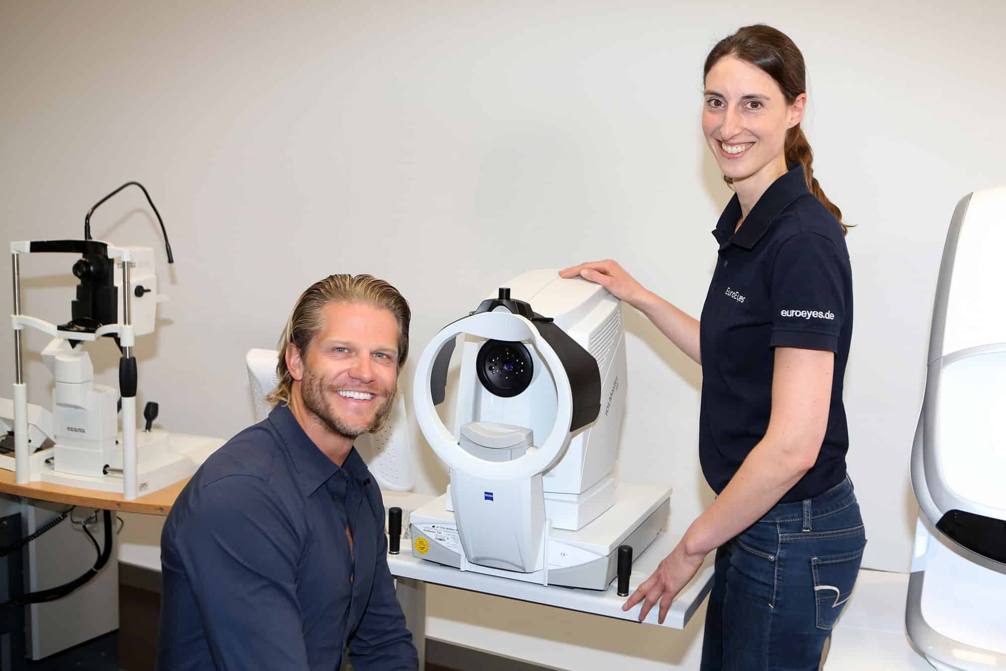 Endlich ohne Brille: Bachelor Paul Janke bei EuroEyes